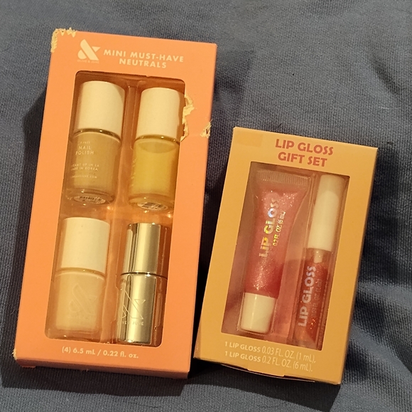 NWT! Lipgloss & Nail Polish Set - Picture 2 of 9